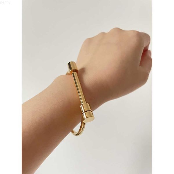 non tarnish stainless steel double circle chunky screw bangle 18k gold plated bangles statement vintage punk jewelry 2023, Golden;silver
non tarnish stainless steel double circle chunky screw bangle 18k gold plated bangles statement vintage punk jewelry 2023, Golden;silver