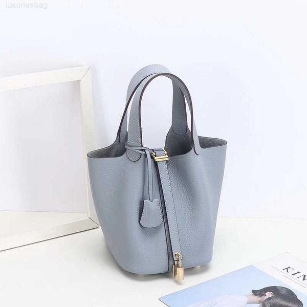 designer luxury bag h first layer litchi grain leather bucket brand fashionable gold buckle kraft vegetable basket women's bag59ed43uw
designer luxury bag h first layer litchi grain leather bucket brand fashionable gold buckle kraft vegetable basket women's bag59ed43uw