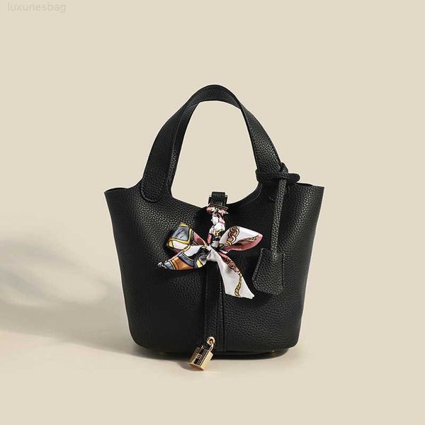 designer luxury fashion women's litchi pattern casual portable water bucket solid color vegetable basket bag silk scarf hanger handbagm
designer luxury fashion women's litchi pattern casual portable water bucket solid color vegetable basket bag silk scarf hanger handbagm