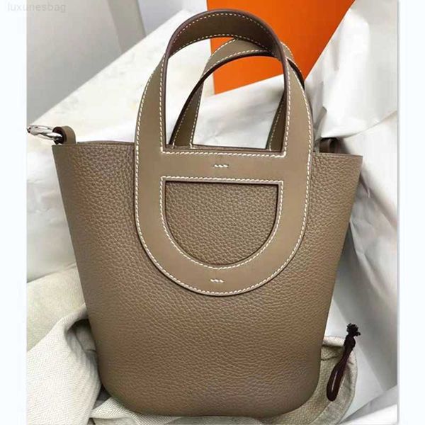 designer luxury pig nose bucket litchi ribbed head layer cow large capacity vegetable basket handheld genuine leather women's bag picot
designer luxury pig nose bucket litchi ribbed head layer cow large capacity vegetable basket handheld genuine leather women's bag picot