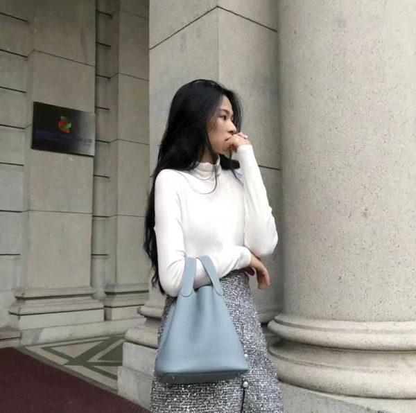 designer luxury bag color matching vegetable basket leather bucket lychee grain layer cowhide simple and versatile portable women's bag
designer luxury bag color matching vegetable basket leather bucket lychee grain layer cowhide simple and versatile portable women's bag