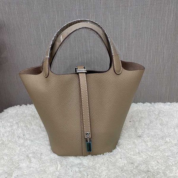designer luxury h vegetable basket togo layer cowhide litchi pattern female handheld oblique cross bucket wedding bagb8b8 picotin
designer luxury h vegetable basket togo layer cowhide litchi pattern female handheld oblique cross bucket wedding bagb8b8 picotin