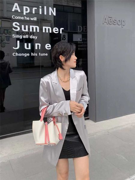 designer luxury vegetable basket layer cow leather bucket steamed bun mother celebrity style early contrast color matching portable bag tide
designer luxury vegetable basket layer cow leather bucket steamed bun mother celebrity style early contrast color matching portable bag tide