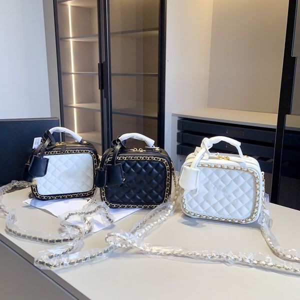 xiaoxiangfeng makeup bag women's bag box chain bar lingge one shoulder crossbody handbag high beauty korean edition gift box 
xiaoxiangfeng makeup bag women's bag box chain bar lingge one shoulder crossbody handbag high beauty korean edition gift box