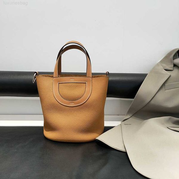 designer luxury vegetable style simple genuine leather single layer cowhide wide shoulder strap bucket horseshoe basket portable women'
designer luxury vegetable style simple genuine leather single layer cowhide wide shoulder strap bucket horseshoe basket portable women'