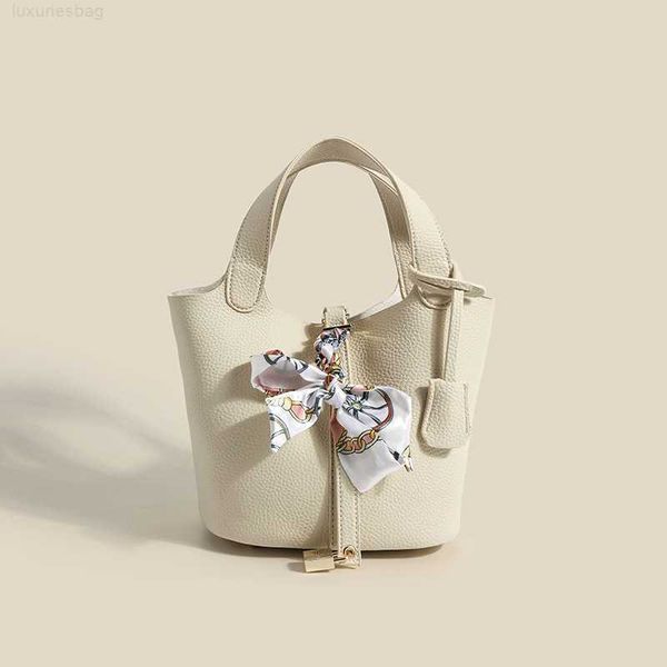 designer luxury fashion women's litchi pattern casual portable water bucket solid color vegetable basket bag silk scarf hanger handbaga
designer luxury fashion women's litchi pattern casual portable water bucket solid color vegetable basket bag silk scarf hanger handbaga