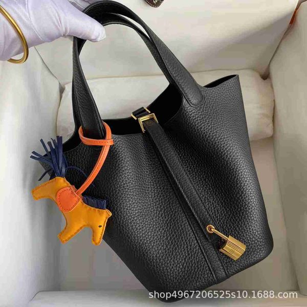 designer luxury bag fully handstitched tc cow wax thread vegetable basket women's leather carrying bucket layer lychee pattern handbag5
designer luxury bag fully handstitched tc cow wax thread vegetable basket women's leather carrying bucket layer lychee pattern handbag5