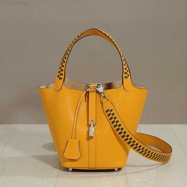 designer luxury vegetable basket bucket layer cowhide vegetable basket hand women's style temperament goddess bucket woven diagonal sho
designer luxury vegetable basket bucket layer cowhide vegetable basket hand women's style temperament goddess bucket woven diagonal sho