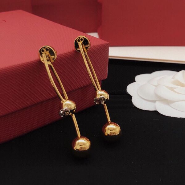 sweet 18k gold plated luxury brand designers double letters stud clip chain geometric famous women 925 silver crystal rhinestone earring wed
sweet 18k gold plated luxury brand designers double letters stud clip chain geometric famous women 925 silver crystal rhinestone earring wed