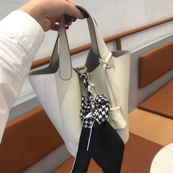 designer luxury bag fashion women's litchi grain cow leather small vegetable basket portable bucket bag6dqsnt14 picotin
designer luxury bag fashion women's litchi grain cow leather small vegetable basket portable bucket bag6dqsnt14 picotin