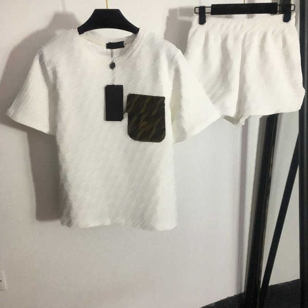 23ss women shorts sets womens designer clothing chest pocket double f letter short sleeve t-shirt elastic waist shorts set women clothes a1, White
23ss women shorts sets womens designer clothing chest pocket double f letter short sleeve t-shirt elastic waist shorts set women clothes a1, White