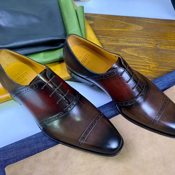 

Men's leather shoes are handmade Derby shoes business suit shoes handmade color changes High end men leather shoes Splicing design, Brown