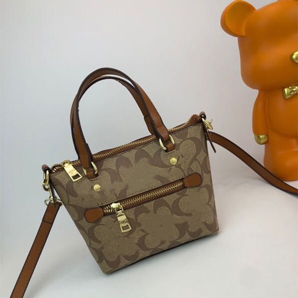 brand c's women's day packs 23ss dumpling bags woman hand smiley face fashion messenger shoulder
brand c's women's day packs 23ss dumpling bags woman hand smiley face fashion messenger shoulder