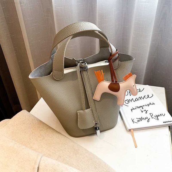 designer luxury winter version vegetable basket mother water bucket lychee pattern simple versatile handbag women's bagwx096hnt picotin
designer luxury winter version vegetable basket mother water bucket lychee pattern simple versatile handbag women's bagwx096hnt picotin