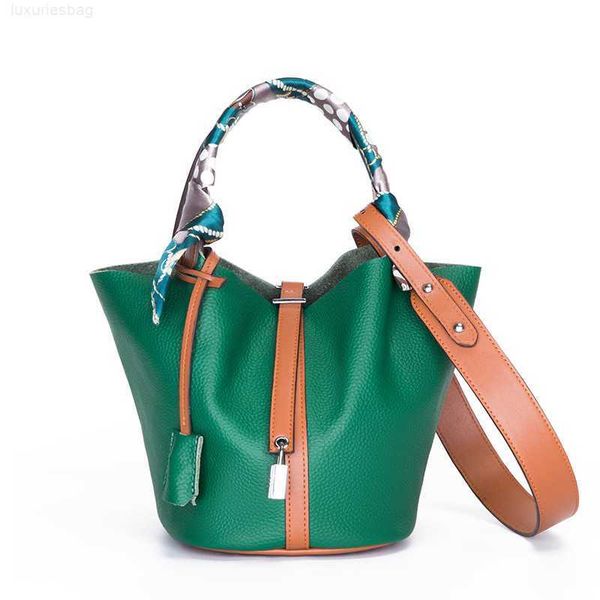 designer luxury bag the first layer of kraft vegetable basket portable shoulder women's fashion versatile personality small bucket bagt
designer luxury bag the first layer of kraft vegetable basket portable shoulder women's fashion versatile personality small bucket bagt