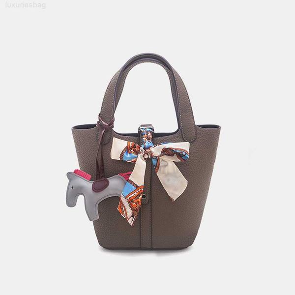 designer luxury bucket vegetable basket soft leather versatile large capacity carrying one shoulder crossbody bag women's trend picotin
designer luxury bucket vegetable basket soft leather versatile large capacity carrying one shoulder crossbody bag women's trend picotin