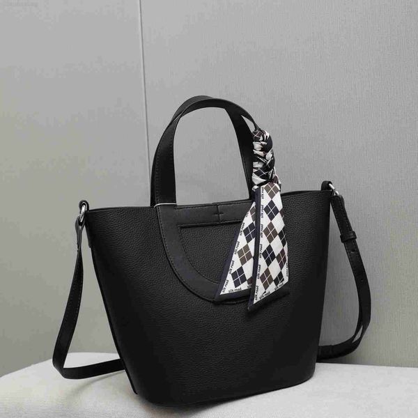 designer luxury bucket pig nose vegetable basket women's oat cowhide fashion trend one shoulder crossbody bag picotin
designer luxury bucket pig nose vegetable basket women's oat cowhide fashion trend one shoulder crossbody bag picotin