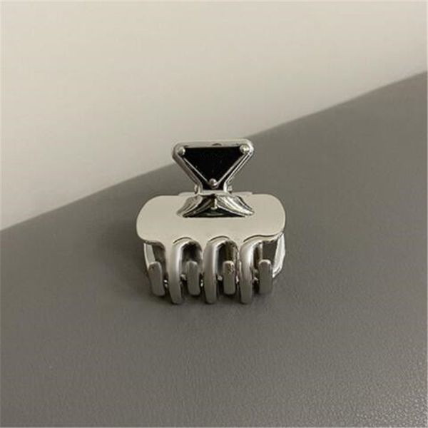luxury triangle letter claw clips designer metal women hair clamps cute girl barrettes fashion hair accessories, Golden;silver
luxury triangle letter claw clips designer metal women hair clamps cute girl barrettes fashion hair accessories, Golden;silver