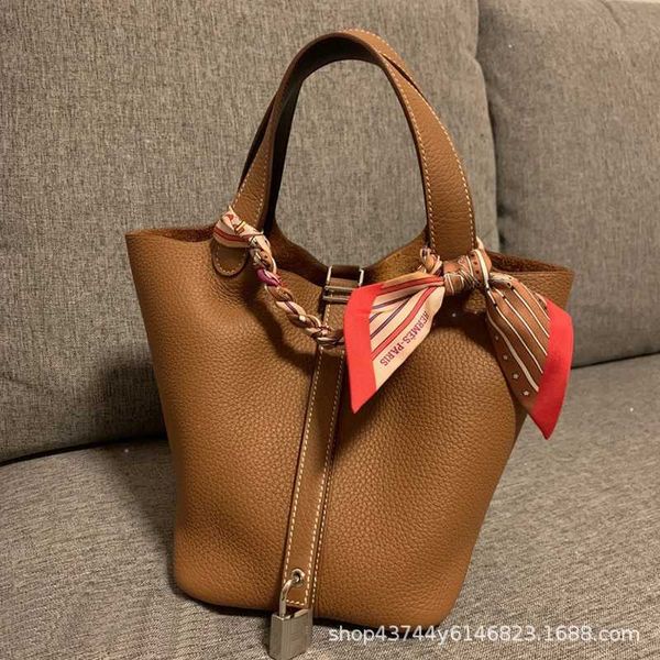 designer luxury h vegetable basket togo layer cowhide litchi pattern female handheld oblique cross bucket wedding bag3z8r picotin
designer luxury h vegetable basket togo layer cowhide litchi pattern female handheld oblique cross bucket wedding bag3z8r picotin