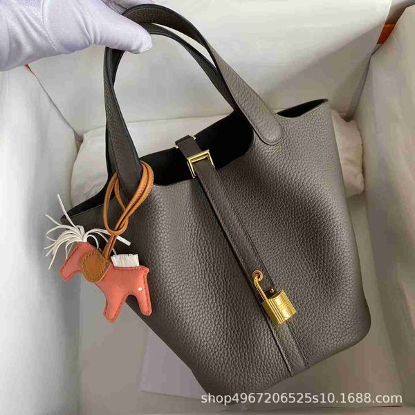 designer luxury bag fully handstitched tc cow wax thread vegetable basket women's leather carrying bucket layer lychee pattern handbage
designer luxury bag fully handstitched tc cow wax thread vegetable basket women's leather carrying bucket layer lychee pattern handbage
