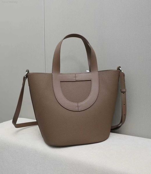 designer luxury vegetable basket bucket fashion genuine leather small and simple handbag diagonal straddle guangzhou women's bagifstoos
designer luxury vegetable basket bucket fashion genuine leather small and simple handbag diagonal straddle guangzhou women's bagifstoos