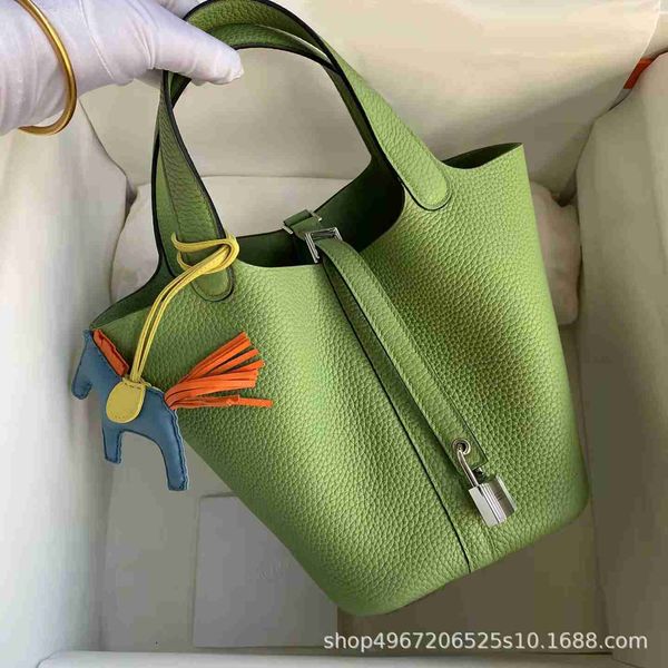 designer luxury bag fully handstitched tc cow wax thread vegetable basket women's leather carrying bucket layer lychee pattern handbagn
designer luxury bag fully handstitched tc cow wax thread vegetable basket women's leather carrying bucket layer lychee pattern handbagn