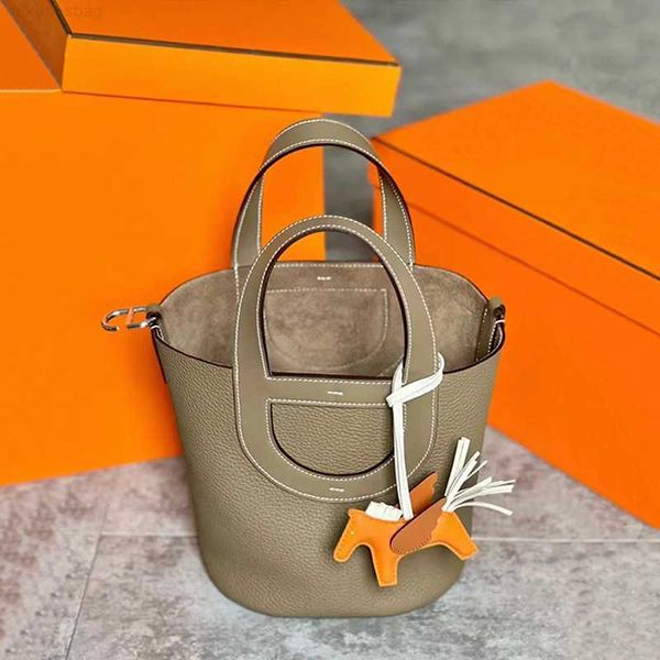 designer luxury pig nose vegetable basket togo layer cowhide large capacity portable bucket commuter women's baguxtm picotin
designer luxury pig nose vegetable basket togo layer cowhide large capacity portable bucket commuter women's baguxtm picotin
