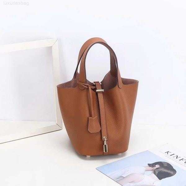 designer luxury bag h first layer litchi grain leather bucket brand fashionable gold buckle kraft vegetable basket women's bagkhzeblh7
designer luxury bag h first layer litchi grain leather bucket brand fashionable gold buckle kraft vegetable basket women's bagkhzeblh7