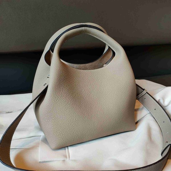 h bag designer luxury niche design genuine vegetable basket children's soft leather bucket portable one shoulder crossbody bag straight
h bag designer luxury niche design genuine vegetable basket children's soft leather bucket portable one shoulder crossbody bag straight