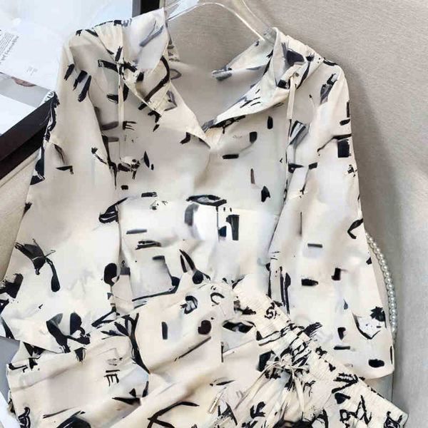 brand women's tracksuits c&e home 22 early autumn new fashion all over print graffiti casual loose hooded shorts set, Gray
brand women's tracksuits c&e home 22 early autumn new fashion all over print graffiti casual loose hooded shorts set, Gray