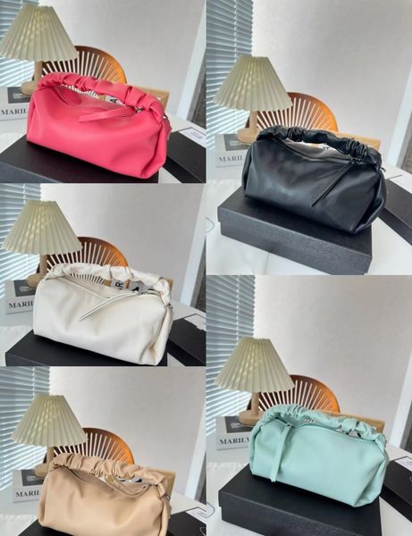 fashion designer bag temperament everything with soft cloud bag elegant atmosphere one shoulder handbag
fashion designer bag temperament everything with soft cloud bag elegant atmosphere one shoulder handbag