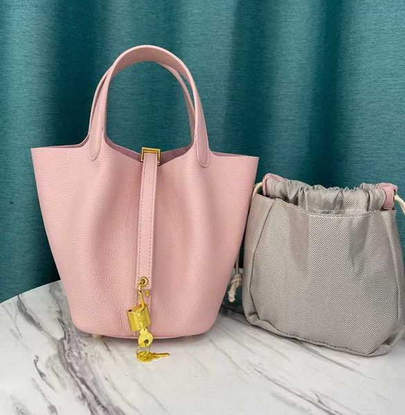 designer luxury h layer cowhide vegetable basket genuine leather bucket gold buckle copper lock head bag women's handbag8bgptgyq picoti
designer luxury h layer cowhide vegetable basket genuine leather bucket gold buckle copper lock head bag women's handbag8bgptgyq picoti
