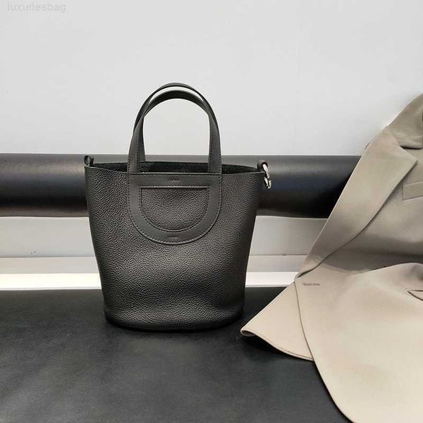 designer luxury vegetable style simple genuine leather single layer cowhide wide shoulder strap bucket horseshoe basket portable women'
designer luxury vegetable style simple genuine leather single layer cowhide wide shoulder strap bucket horseshoe basket portable women'