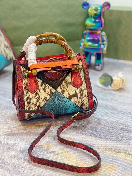 2023 bamboo shoulder designer bag womens tote bag fashion luxury totes bags shopping handbags crossbody classic sac
2023 bamboo shoulder designer bag womens tote bag fashion luxury totes bags shopping handbags crossbody classic sac
