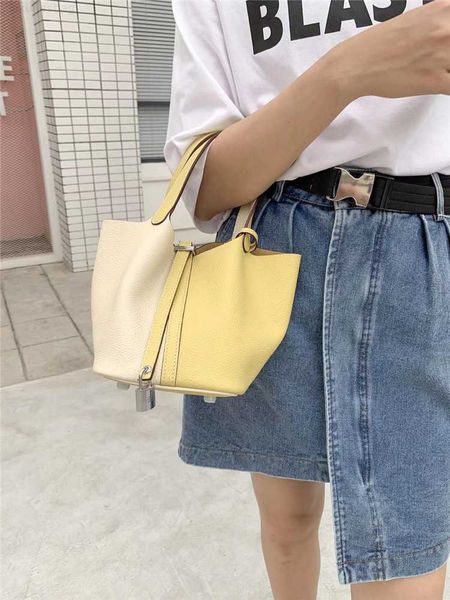 designer luxury vegetable basket layer cow leather bucket steamed bun mother celebrity style early contrast color matching portable bag tide
designer luxury vegetable basket layer cow leather bucket steamed bun mother celebrity style early contrast color matching portable bag tide