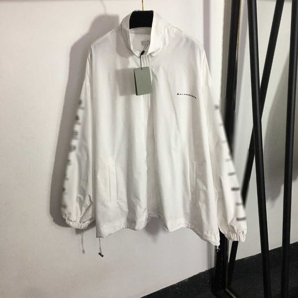 23ss womens designer clothing womens jacket chest and back letter-printed stand-up collar long sleeve zipper trench coat women clothes, Black;brown
23ss womens designer clothing womens jacket chest and back letter-printed stand-up collar long sleeve zipper trench coat women clothes, Black;brown