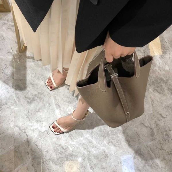 designer luxury bag color matching vegetable basket leather bucket lychee grain layer cowhide simple and versatile portable women's bag 
designer luxury bag color matching vegetable basket leather bucket lychee grain layer cowhide simple and versatile portable women's bag