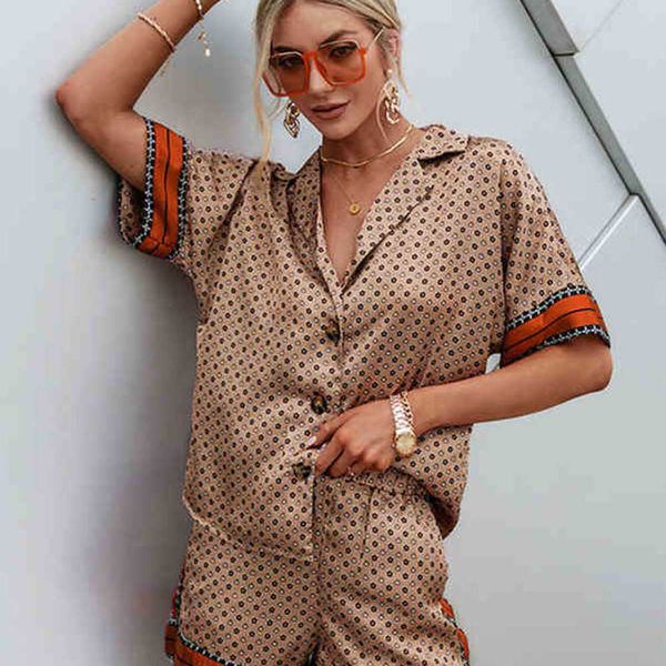 women's tracksuits satin silk and short sleeved women's wear, women's loose, with a row of buttons, casual and high waist, Gray
women's tracksuits satin silk and short sleeved women's wear, women's loose, with a row of buttons, casual and high waist, Gray