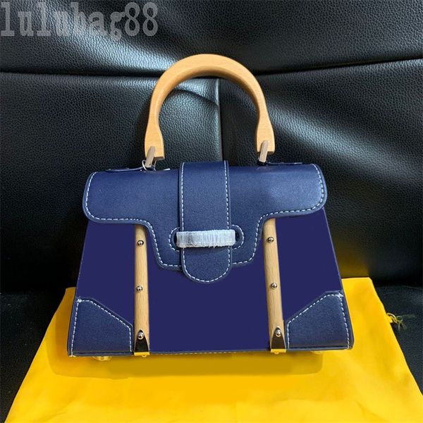 fashion luxurys handbags toiletry leather designer bangs for women trendy tiktok coin purse brown black white multicolor tote bag large capa
fashion luxurys handbags toiletry leather designer bangs for women trendy tiktok coin purse brown black white multicolor tote bag large capa