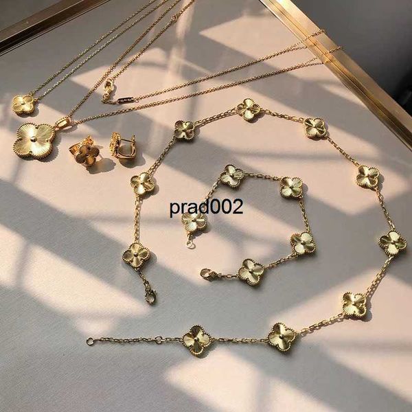 dainty 2023 luxury van clover designer bracelet pearl 4 pieces 18k gold bracelet necklace earrings diamond wedding laser brand bracelet char, Golden;silver
dainty 2023 luxury van clover designer bracelet pearl 4 pieces 18k gold bracelet necklace earrings diamond wedding laser brand bracelet char, Golden;silver