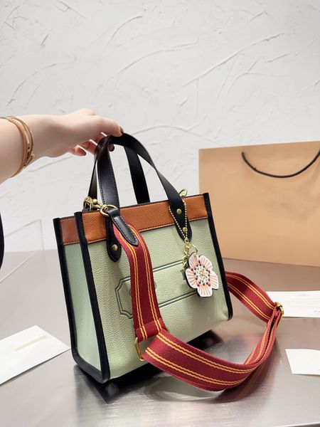 genuine leather women's bag, printed tote bag, portable one shoulder diagonal cross bag
genuine leather women's bag, printed tote bag, portable one shoulder diagonal cross bag