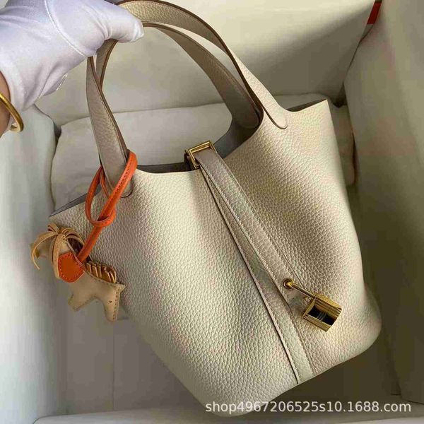 designer luxury bag fully handstitched tc cow wax thread vegetable basket women's leather carrying bucket layer lychee pattern handbagp
designer luxury bag fully handstitched tc cow wax thread vegetable basket women's leather carrying bucket layer lychee pattern handbagp