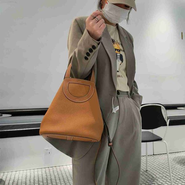 designer luxury cowhide leather women's vegetable basket bucket bag premium sense pig nose crossbody handbagkdhinqen picotin
designer luxury cowhide leather women's vegetable basket bucket bag premium sense pig nose crossbody handbagkdhinqen picotin