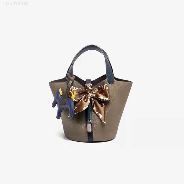 designer luxury pu vegetable basket colored handbag fashion graffiti bucket hundred pairs hand pattern simple women's bagflmgamsu picot
designer luxury pu vegetable basket colored handbag fashion graffiti bucket hundred pairs hand pattern simple women's bagflmgamsu picot