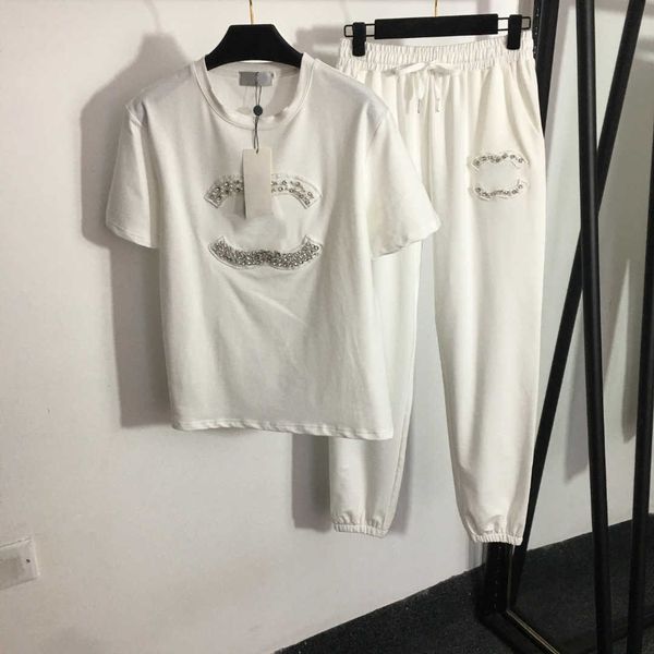 23ss womens tracksuits womens designer clothing nail drill logo short sleeve t-shirt elastic waist casual pants set women clothes, White
23ss womens tracksuits womens designer clothing nail drill logo short sleeve t-shirt elastic waist casual pants set women clothes, White