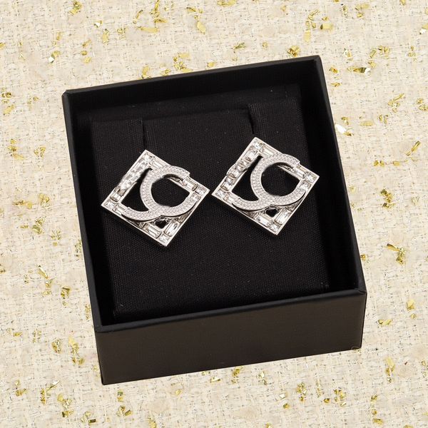 2023 luxury quality charm stud earring in silver plated have box stamp ps7779a, Golden
2023 luxury quality charm stud earring in silver plated have box stamp ps7779a, Golden