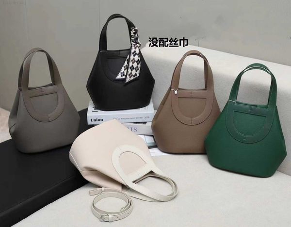 designer luxury vegetable basket bucket fashion genuine leather small and simple handbag diagonal straddle guangzhou women's bag picoti
designer luxury vegetable basket bucket fashion genuine leather small and simple handbag diagonal straddle guangzhou women's bag picoti