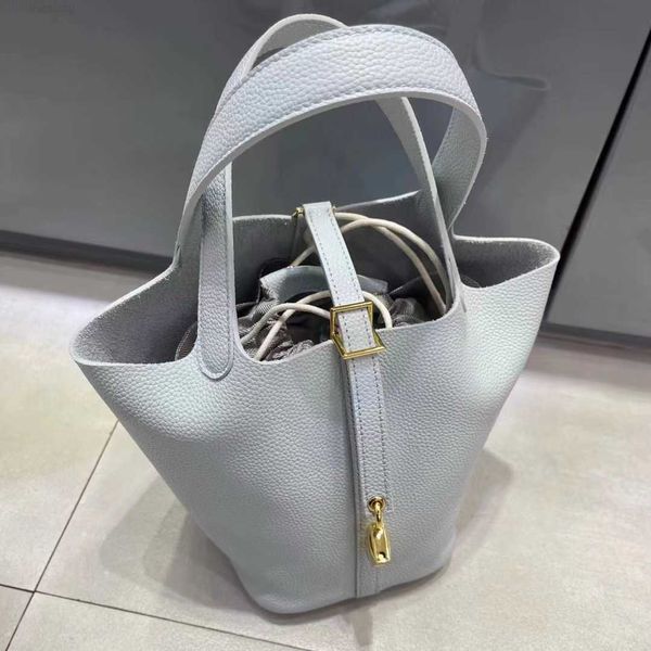 designer luxury h layer cowhide vegetable basket genuine leather bucket gold buckle copper lock head bag women's handbaggwsb5ezn picoti
designer luxury h layer cowhide vegetable basket genuine leather bucket gold buckle copper lock head bag women's handbaggwsb5ezn picoti