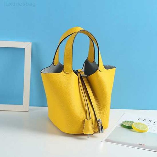 designer luxury bag h first layer lychee grain cow leather bucket silver buckle fashion portable vegetable basket women's bagjcodlucq p
designer luxury bag h first layer lychee grain cow leather bucket silver buckle fashion portable vegetable basket women's bagjcodlucq p