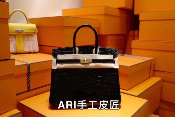 herms birkin ari pure handmade honey wax thread handsewn bag 25 leather has leather black gold button handheld women's bag crocodile sk
herms birkin ari pure handmade honey wax thread handsewn bag 25 leather has leather black gold button handheld women's bag crocodile sk